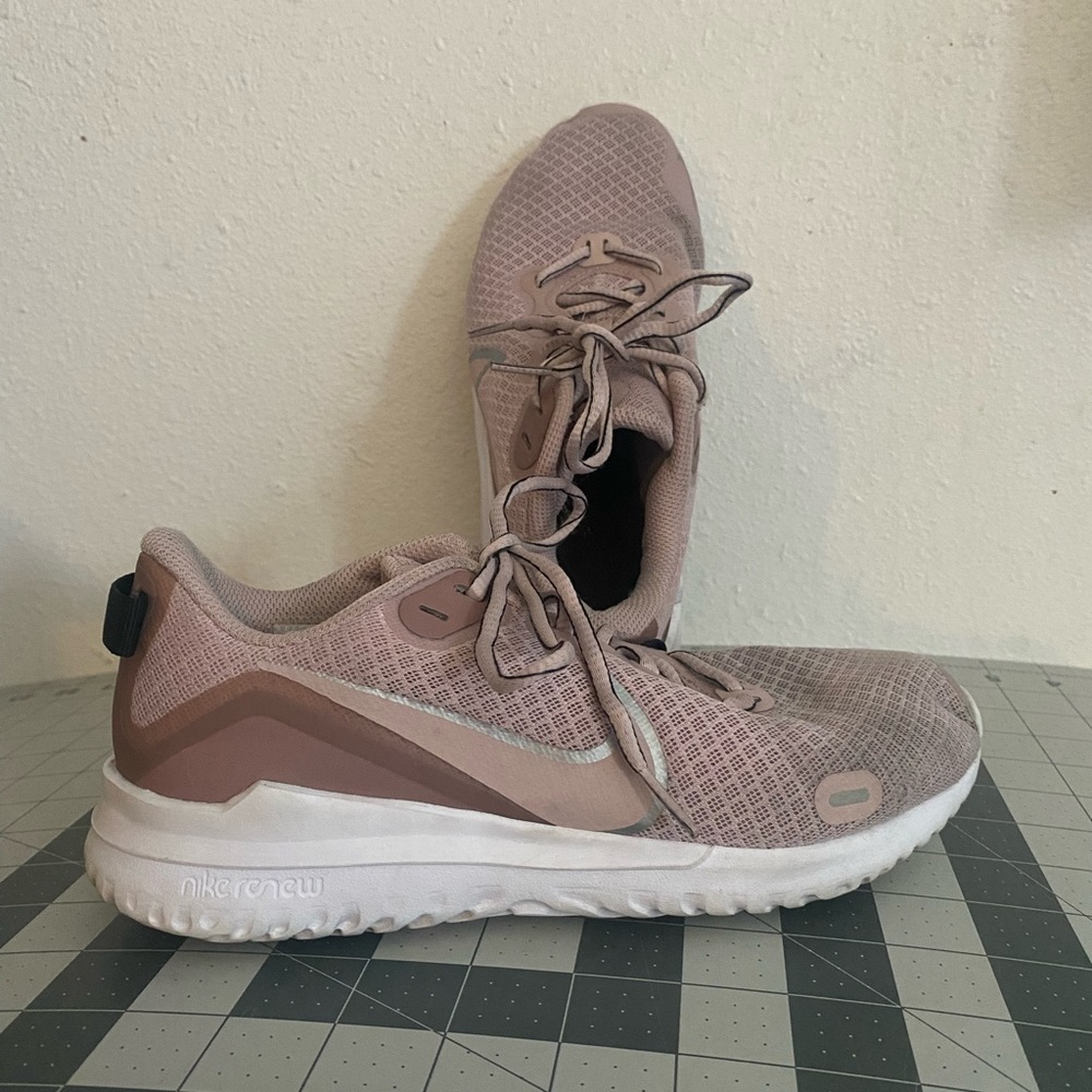 Nike Renew Ride pink / white women's size 6.5 CDO314-200 sneakers running shoes